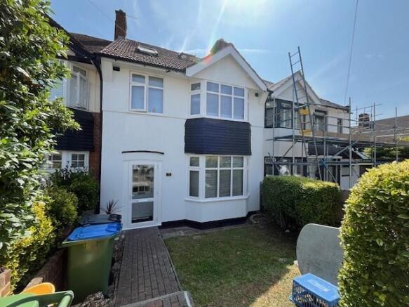 4 bed property, in Dairsie Road, £610,000