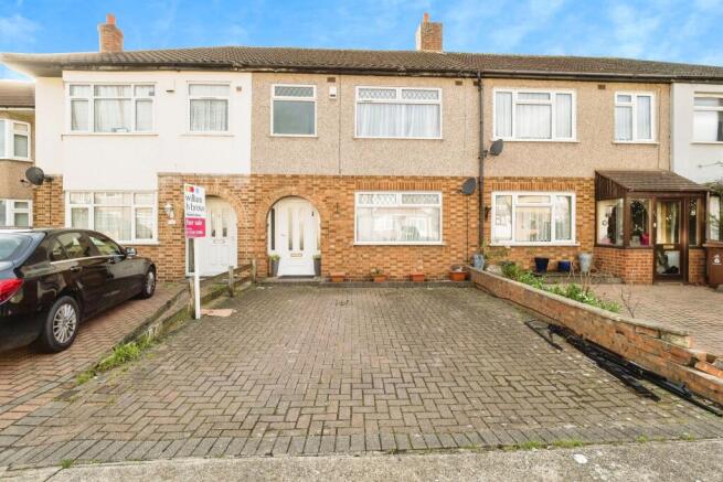 3 bed property, in Westlyn Close, £400,000