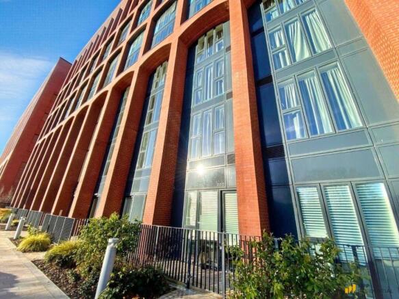 1 bed property, in City Gardens, £145,000