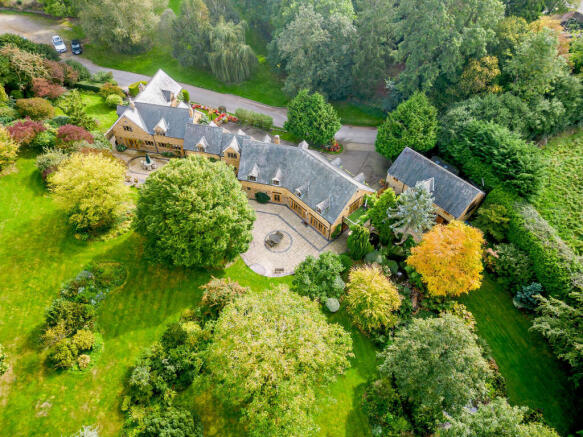 5 bed property, in Priors Hardwick, £2,000,000