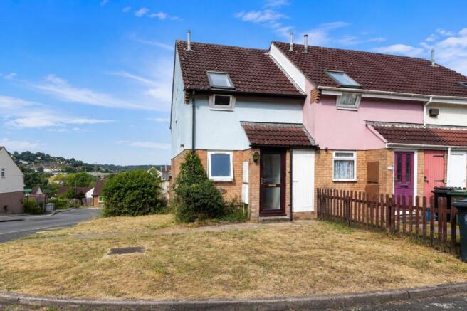 2 bed property, in Wildwoods Crescent, £185,000