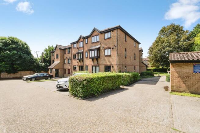 1 bed property, in Linnet Way, £90,000