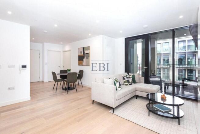 2 bed property, in Pinnacle House, £475,000