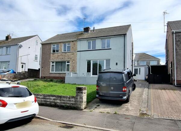 3 bed property, in Byron Avenue, £220,000