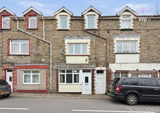 3 bed property, in High Street, £55,000