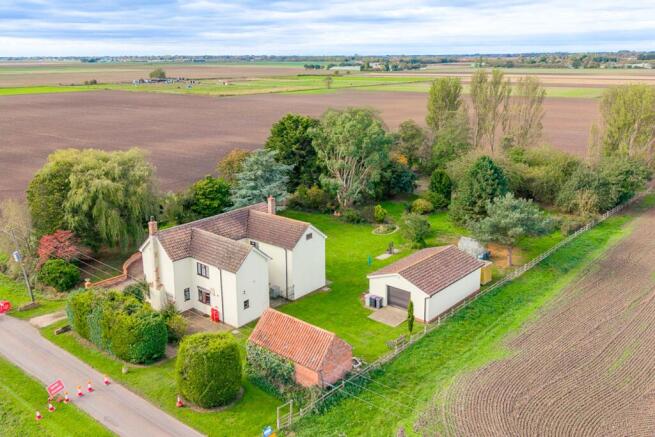 4 bed property, in Poppy Pole Lane, £395,000