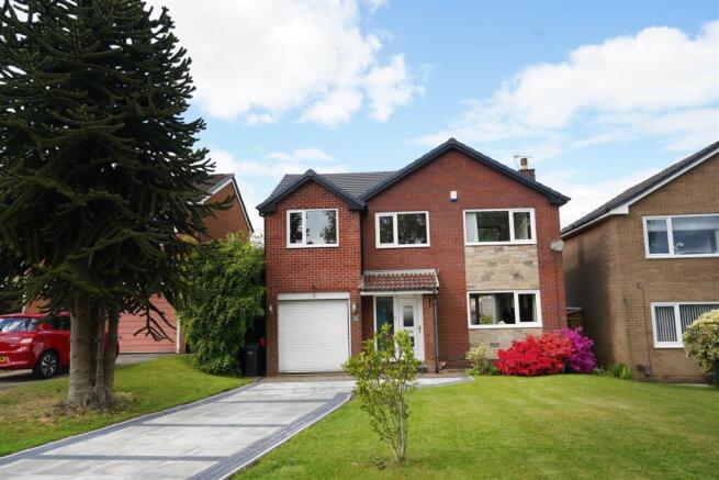 5 bed property, in Laxford Grove, £495,000