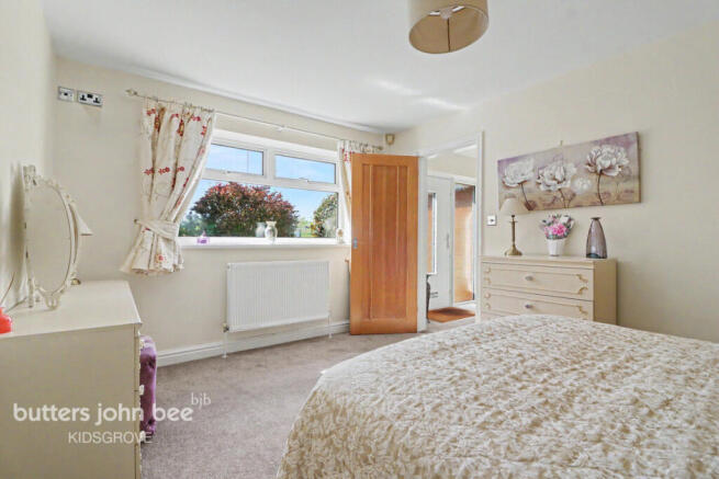 2 bed property, in St Martins Road, £280,000