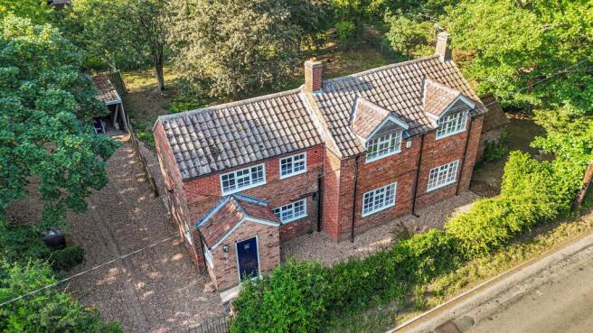 3 bed property, in Sand Lane, £750,000