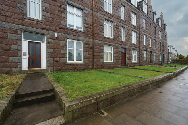 1 bed property, in Great Northern Road, £47,000