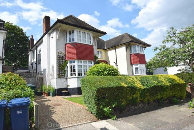 4 bed property, in Park View Gardens, £1,350,000