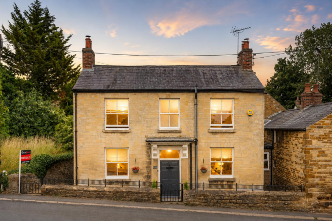 4 bed property, in School Lane, £625,000
