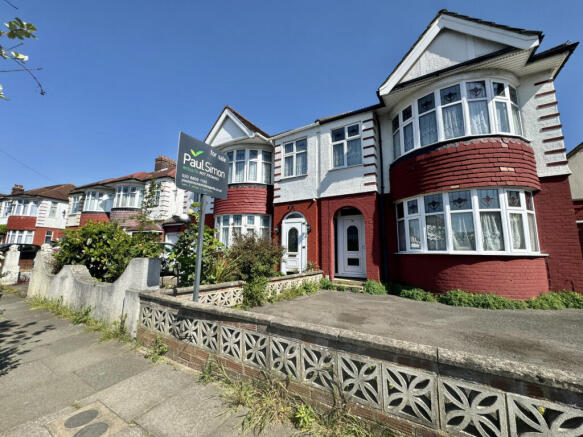 3 bed property, in Hyde Park Avenue, £625,000