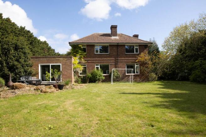5 bed property, in Newlands Lane, £425,000