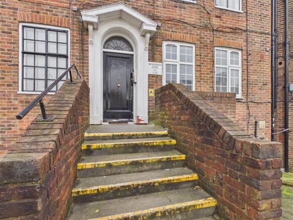 1 bed property, in Bath Street, £179,950