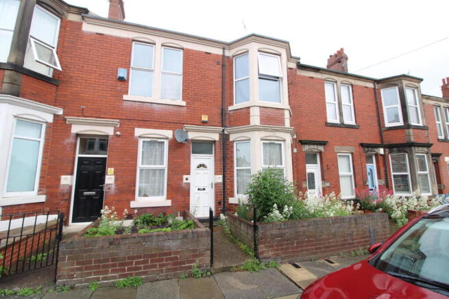3 bed property, in Sackville Road, £195,000