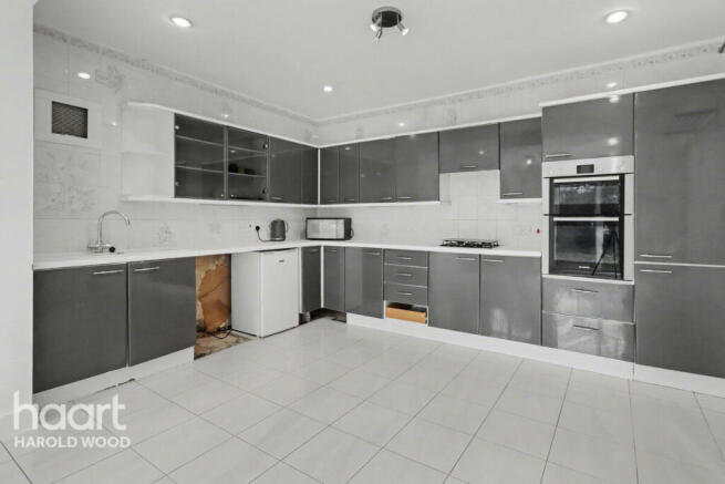 3 bed property, in North Hill Drive, £450,000