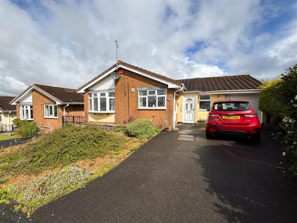 3 bed property, in Dart Close, £280,000