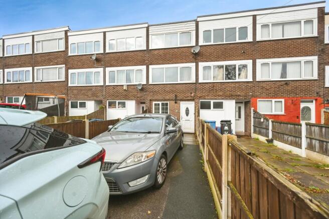 4 bed property, in Cotton Lane, £137,000