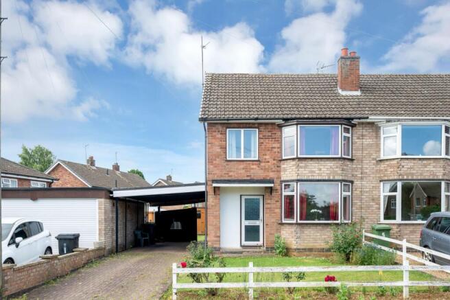 3 bed property, in Lonsdale Way, £220,000