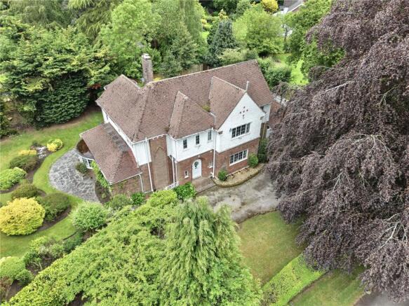 4 bed property, in Overdale Road, £995,000