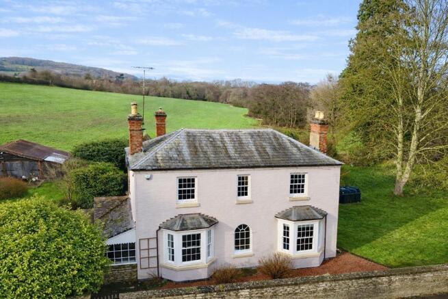 4 bed property, in Stiffords Bridge, £595,000