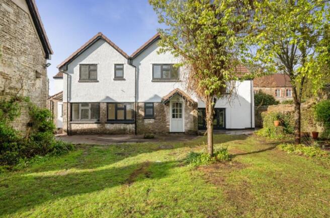 5 bed property, in Upper Tockington Road, £725,000