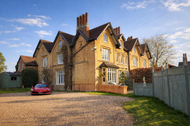 7 bed property, in A Large 5500 Sq Ft Project, £900,000