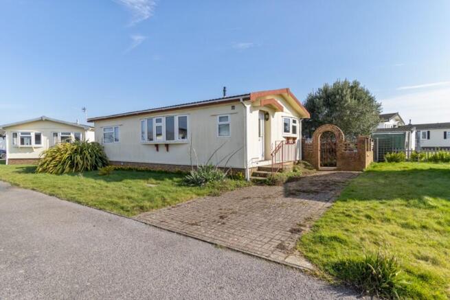 2 bed property, in Barley Close, £150,000
