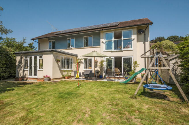 4 bed property, in Bayford Hill, £600,000