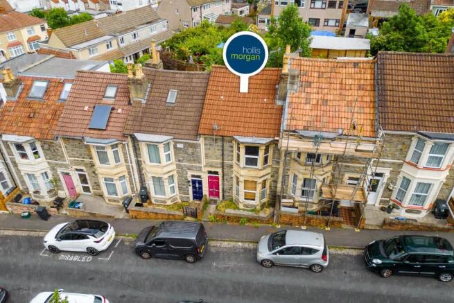 2 bed property, in Clouds Hill Avenue, £230,000