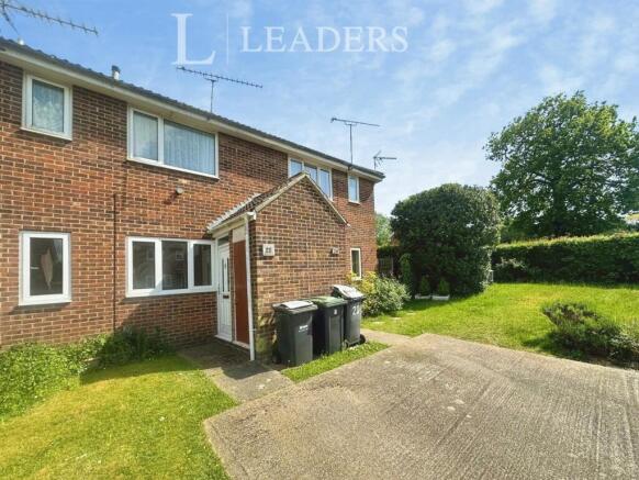 1 bed property, in Spruce Avenue, £140,000