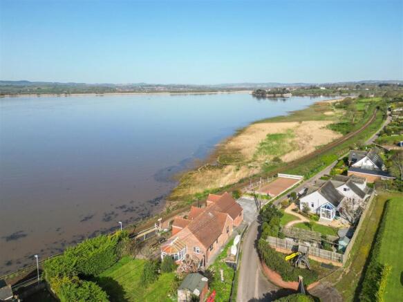 5 bed property, in River Front, £895,000