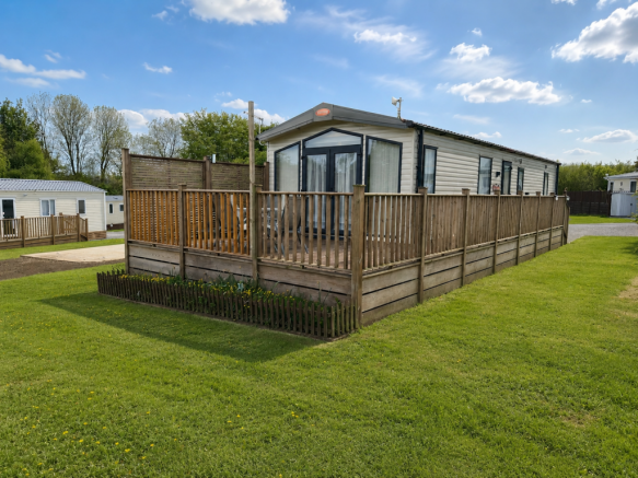 2 bed property, in OKEHAMPTON EX20, £44,000