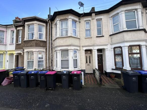 1 bed property, in 15B, £125,000