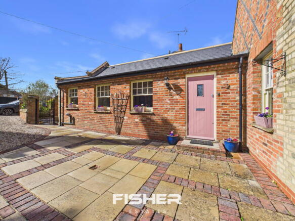 3 bed property, in The Close, £450,000