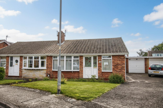 2 bed property, in Sycamore Road, £135,000
