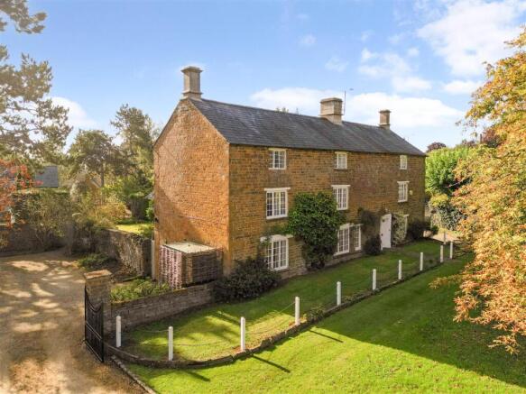 7 bed property, in Senendone House, £1,800,000