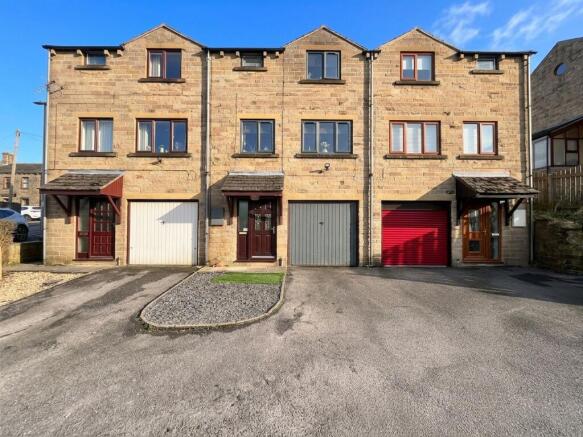 3 bed property, in Mill Moor Road, £239,950