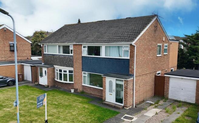 3 bed property, in Kirkdale Way, £220,000