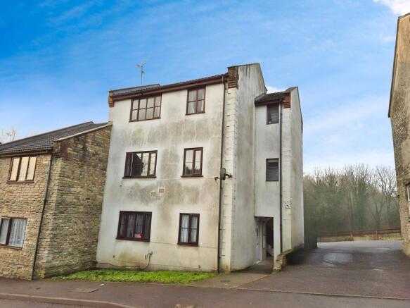 1 bed property, in Church Rise, £75,000