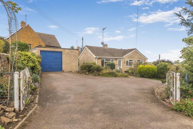 3 bed property, in Main Street, £550,000