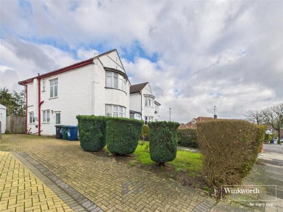 3 bed property, in Holders Hill Avenue, £675,000
