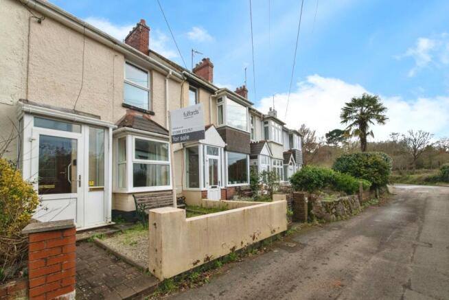 2 bed property, in Longbrook Lane, £225,000