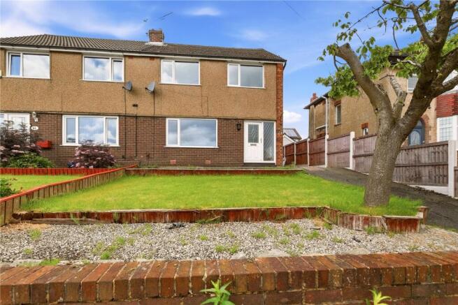 3 bed property, in Thwaites Road, £200,000