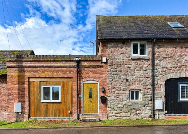 3 bed property, in Kingslow Old Smithy, £475,000