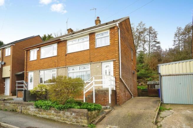 3 bed property, in Fort Hill Road, £150,000