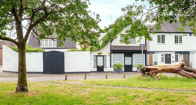 4 bed property, in The Green, £725,000