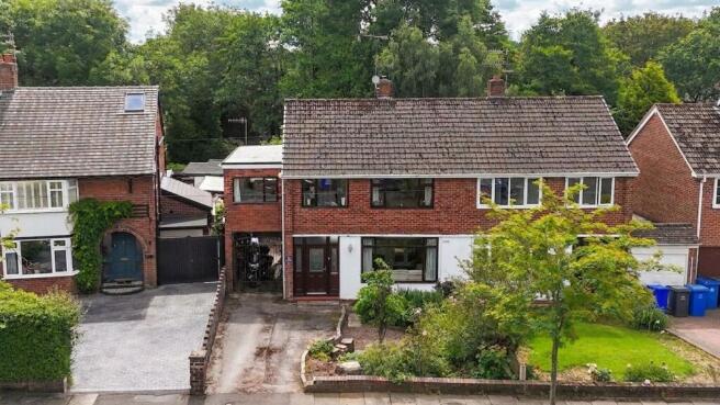 4 bed property, in Atherstone Road, £240,000