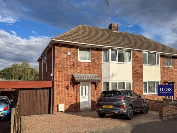 3 bed property, in Greenfield Avenue, £300,000